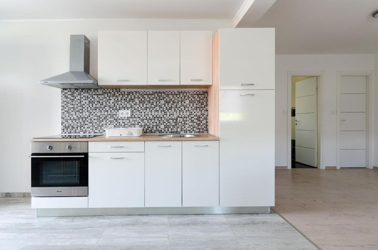 Apartments Ester Lopar Esterno foto