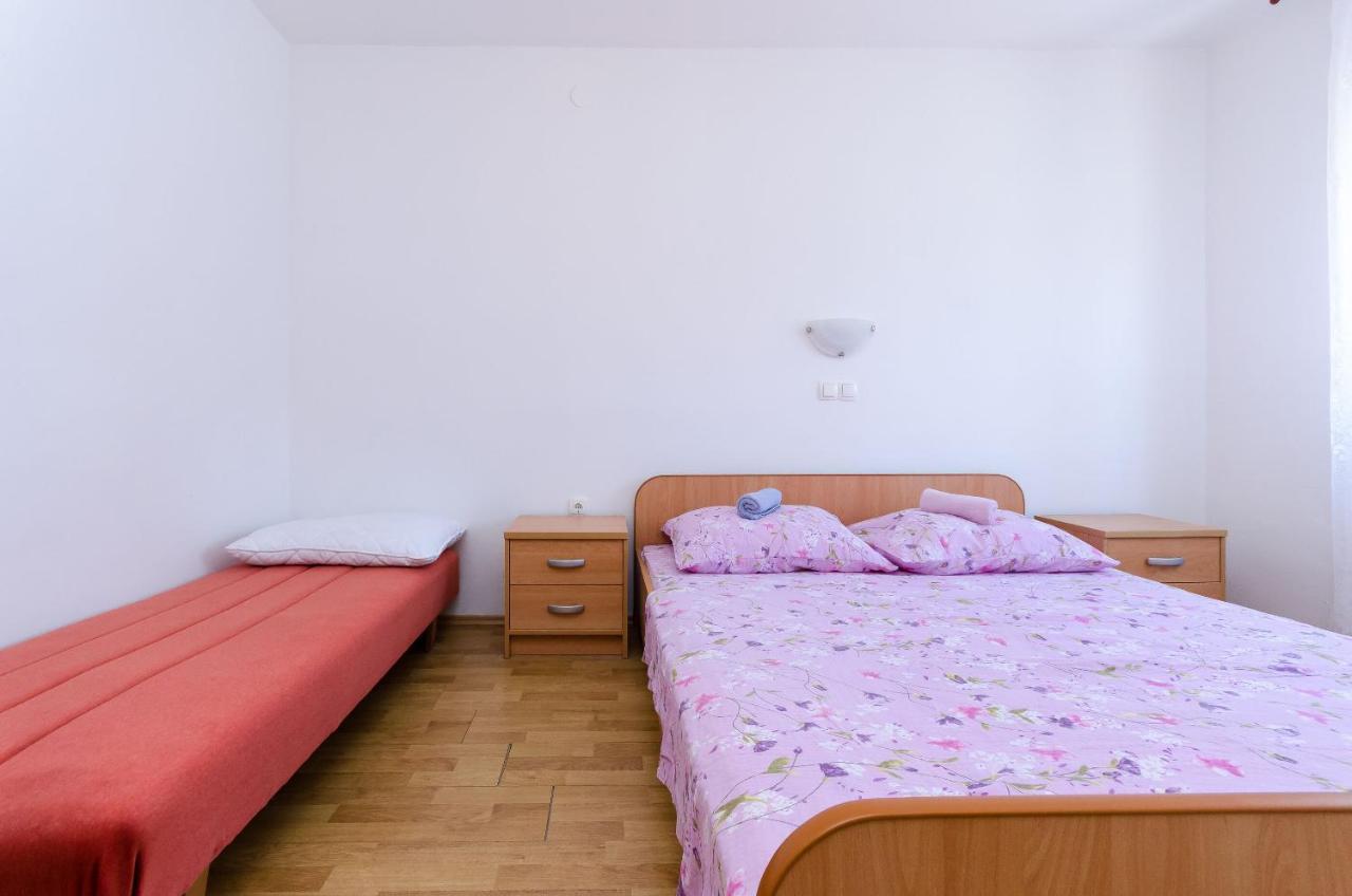 Apartments Ester Lopar Esterno foto
