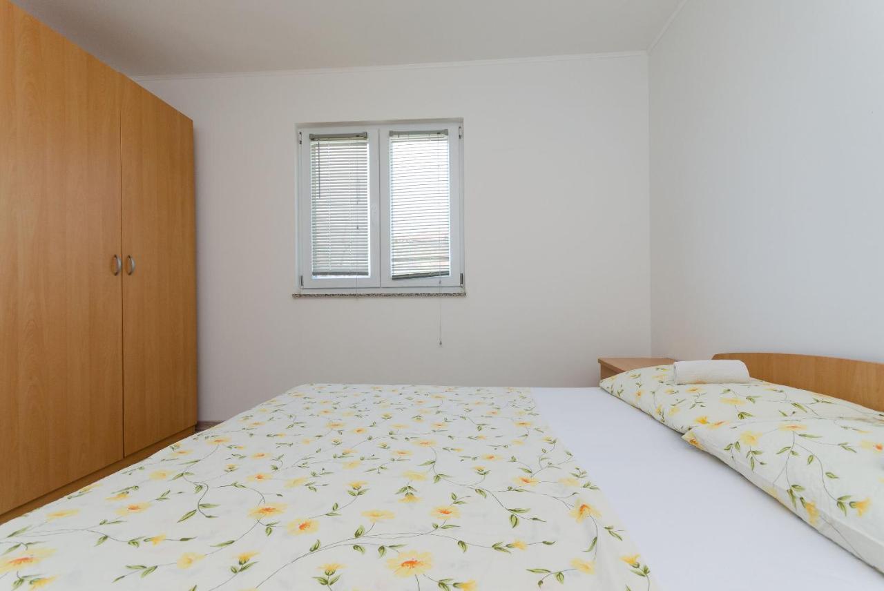 Apartments Ester Lopar Esterno foto