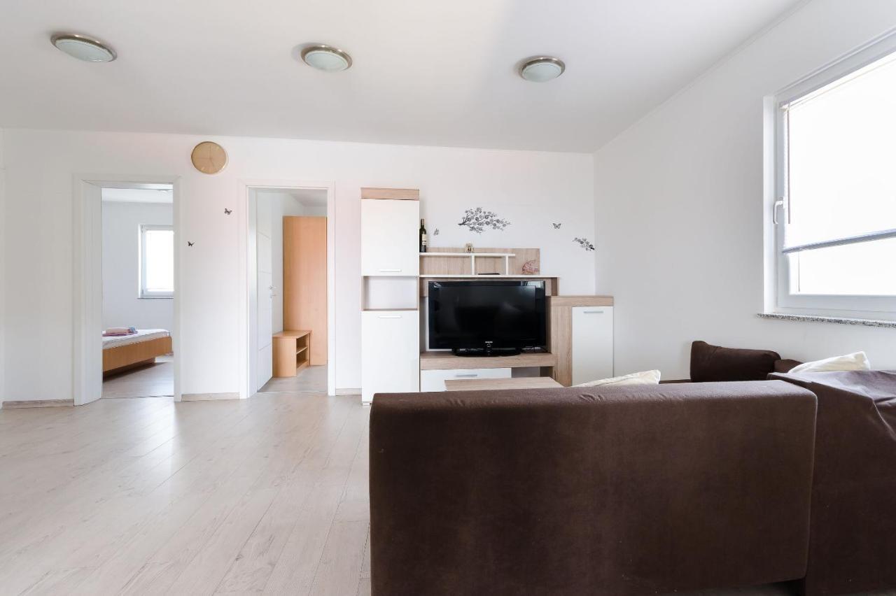 Apartments Ester Lopar Esterno foto